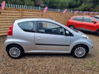PEUGEOT 107